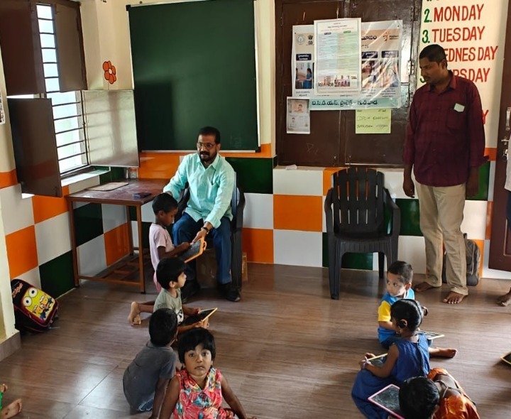 అంగన్వాడీ కేంద్రాన్ని సందర్శించిన ఎంపీడీవో