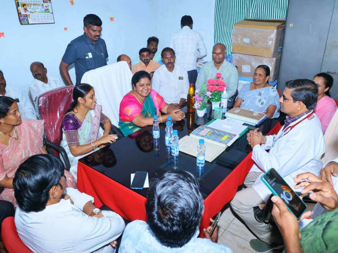 ప్రభుత్వ ఆసుపత్రి నీ పరిశీలించిన ఎమ్మెల్యే