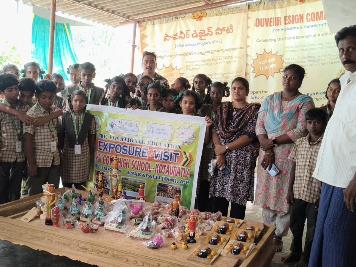 మొక్కల పెంపకంపై విద్యార్థులకు అవగాహన