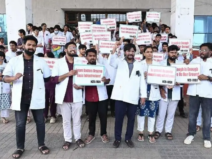 శాశ్వత మైదానం కోసం ‘జూడాల’ నల్లబ్యాడ్జీల నిరసన