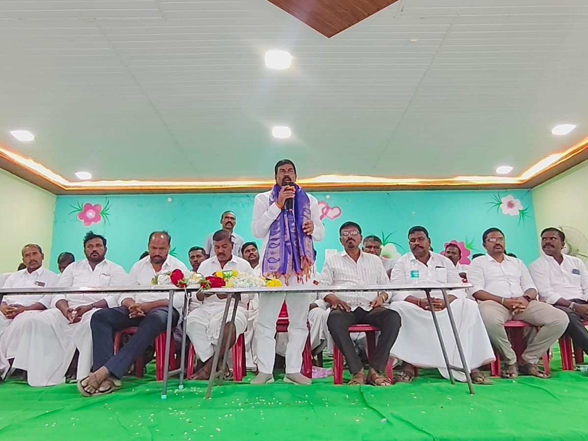 వైసీపీ నాయకులకు ఎమ్మెల్యే దిశానిర్దేశం