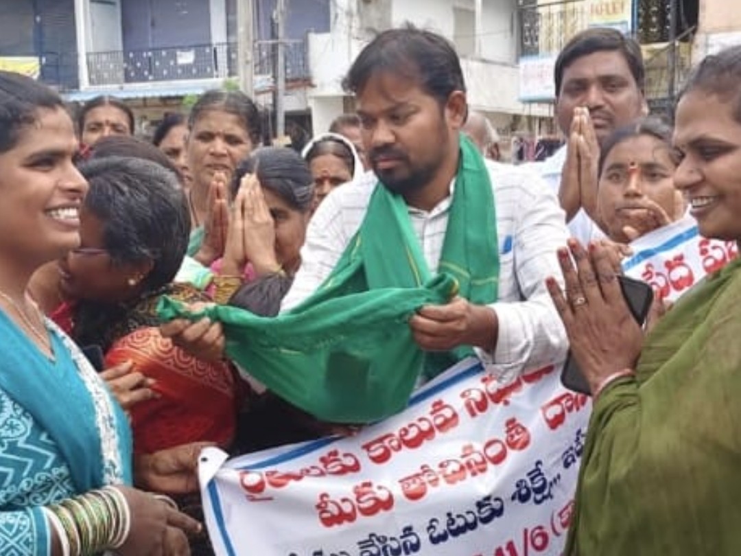 కాల్వ పనుల కోసం భిక్షాటన చేసిన రైతులు