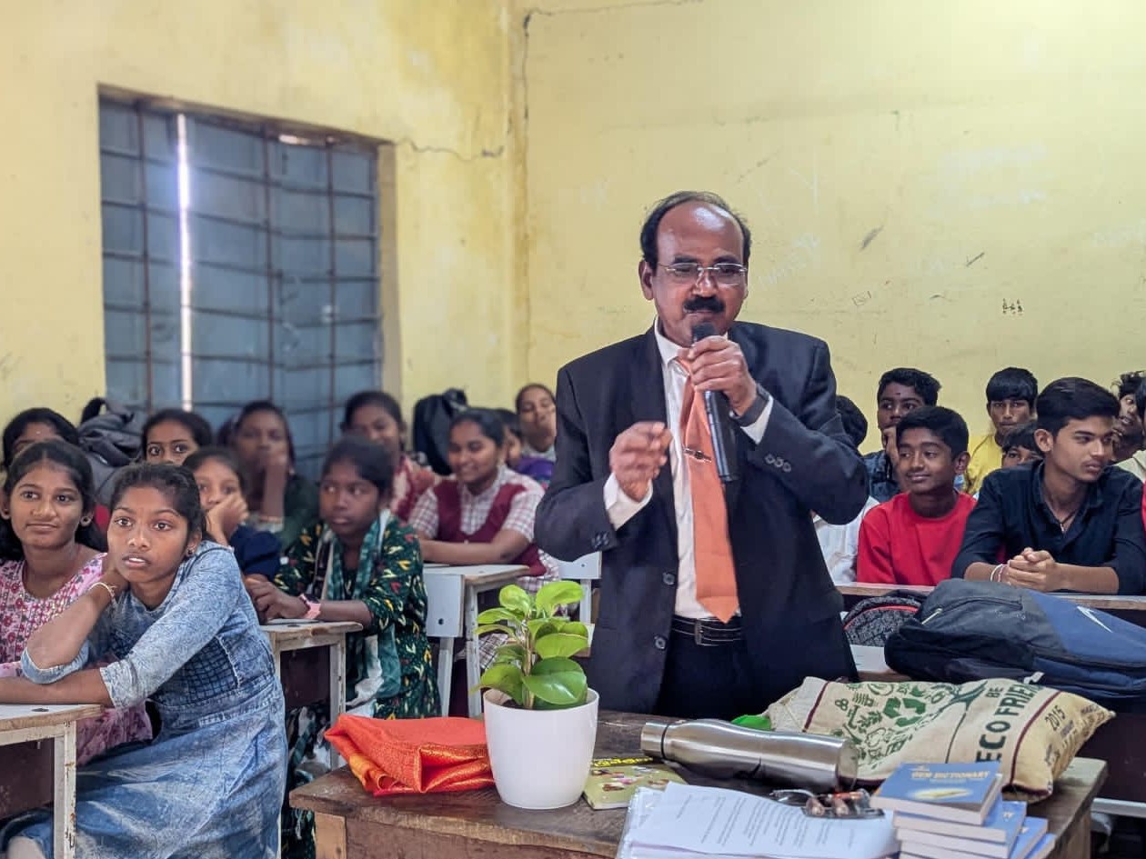 ‘విద్యార్థులు మానసిక ఒత్తిడికి గురికావద్దు’