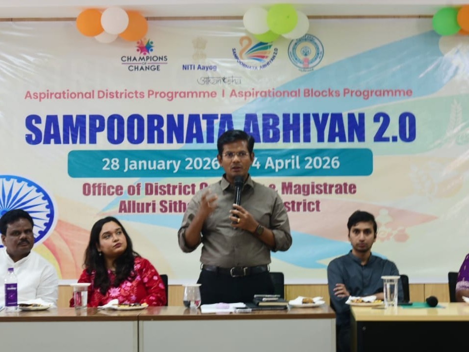 జిల్లా అభివృద్ధికి కృషి: కలెక్టర్