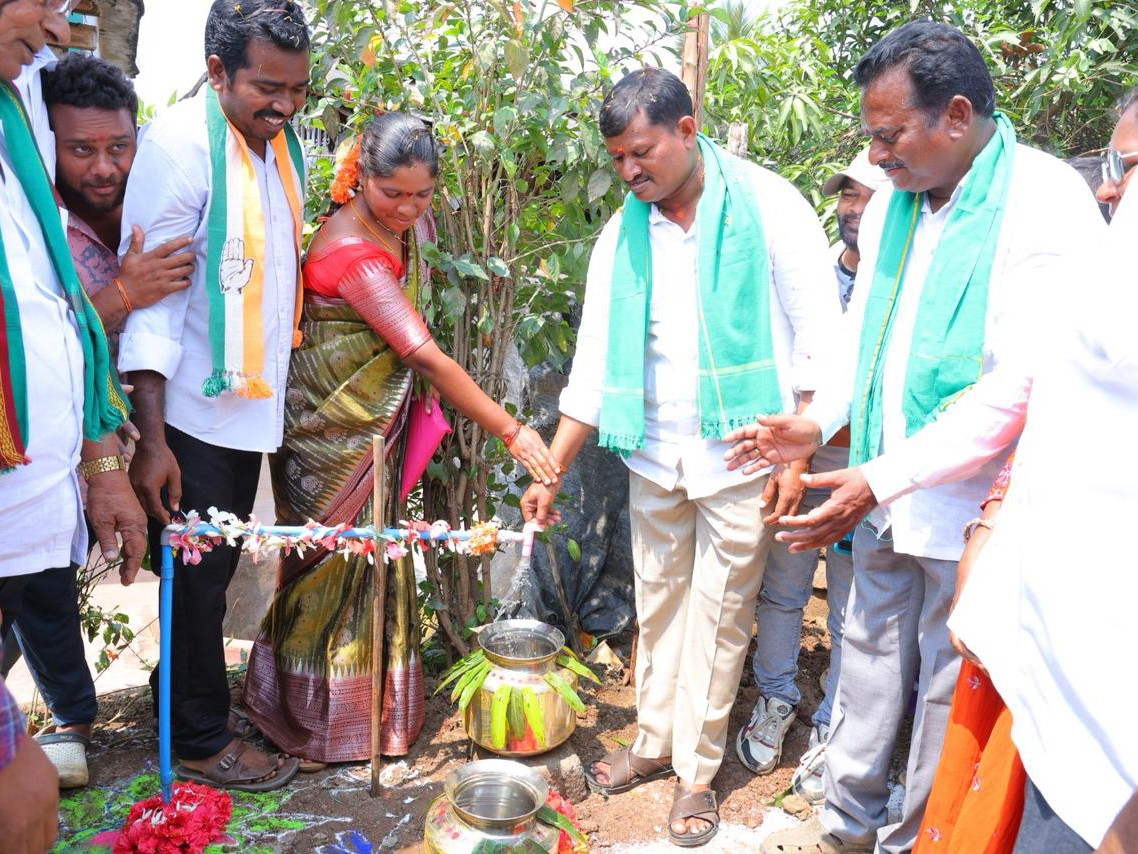 పలు అభివృద్ధి పనులకు శంకుస్థాపన నిర్వహించిన ఎమ్మెల్యే