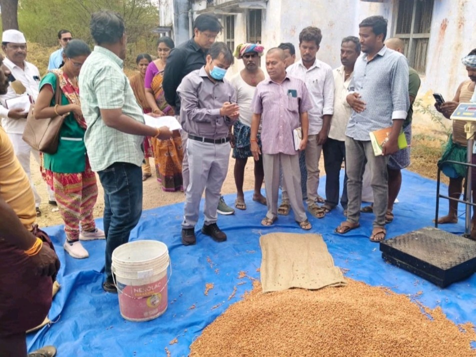 ధర కొనుగోలు కేంద్రాన్ని తనిఖీ చేసిన జేసీ