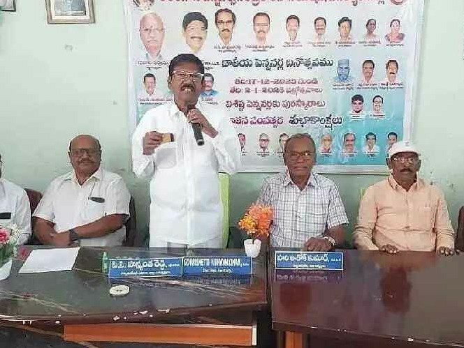 ‘ఆరోగ్య, భీమా పథకాలు ఆగకుండా చూడాలి’