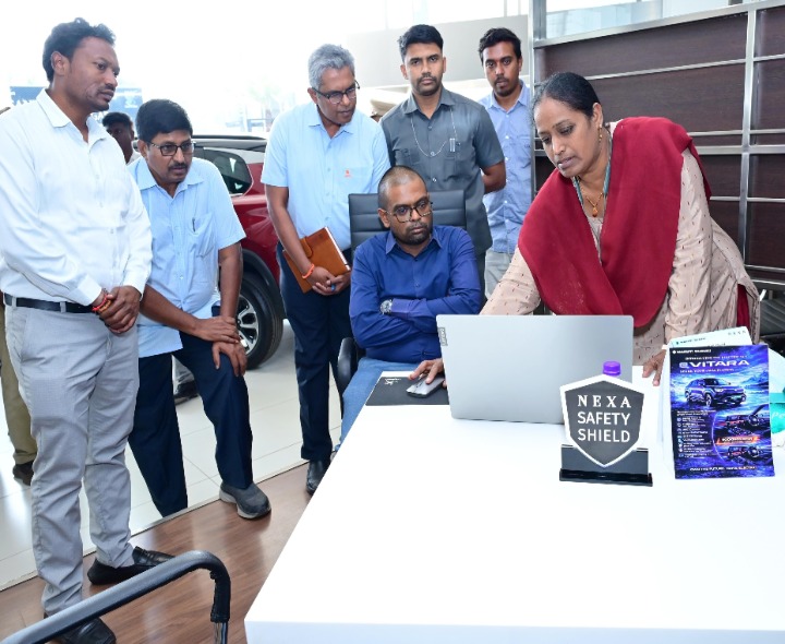 నెక్స షోరూంను ఆకస్మిక తనిఖీ చేసిన కలెక్టర్