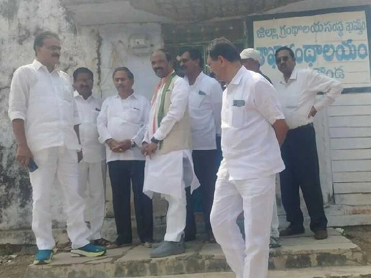 గ్రంథాలయ భవనాన్ని పరిశీలించిన : రాయల నాగేశ్వరరావు