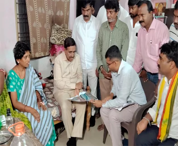 అతిసారం బాధితులను పరామర్శించిన మంత్రి