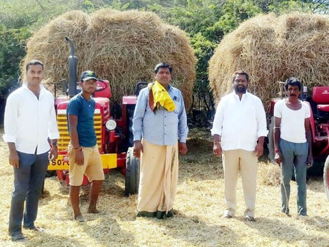 గోశాలకు పశుగ్రాసం వితరణ చేసిన దాతలు