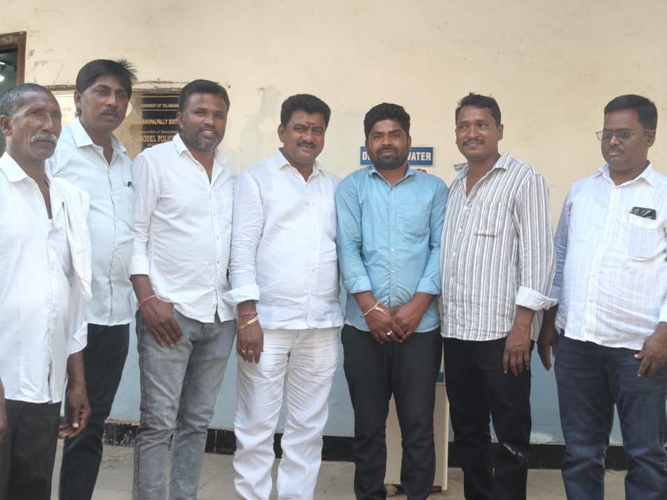 యువ క్రీడాకారుడికి ఆర్థిక సాయం అందజేత