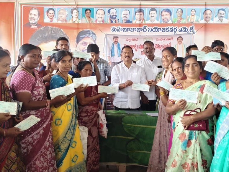 ’15 మందికి కళ్యాణలక్ష్మి చెక్కుల పంపిణీ’