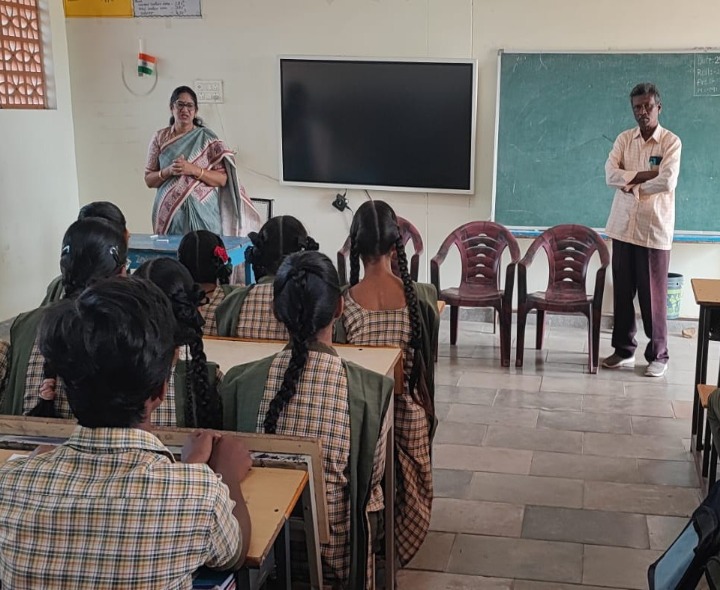 జిల్లా పరిషత్ హై స్కూల్‌ను సందర్శించిన డీఈవో