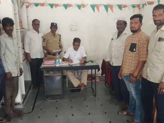 తుప్పు పట్టిన వాహనాల వేలంతో 10వేల ఆదాయం: సీఐ