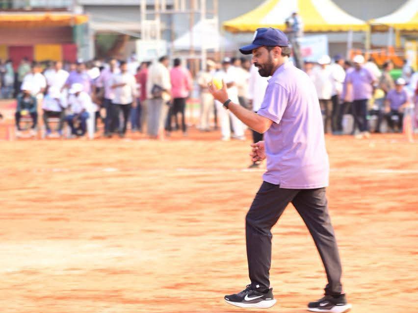 బౌలింగ్ చేసిన మంత్రి సత్యకుమార్ యాదవ్