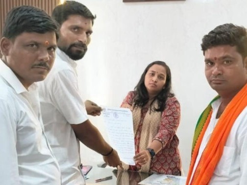 సబ్ కలెక్టర్‌కు సర్పంచ్ ఫిర్యాదు