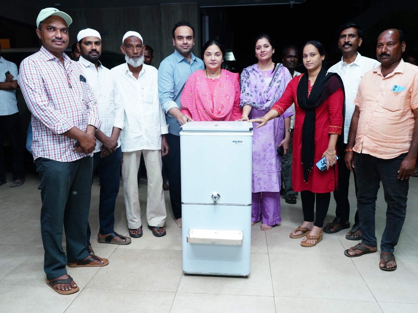 మసీదులకు కూలర్లు అందజేసిన ఎమ్మెల్యే