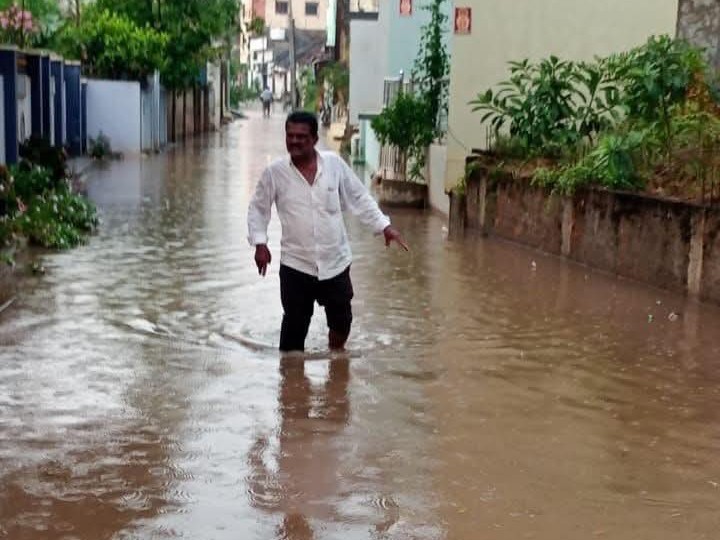 మండపేటలో భారీ వర్షం