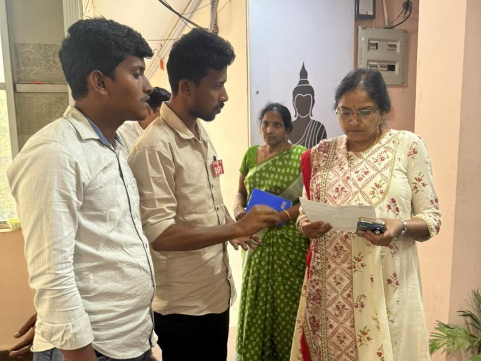 సెక్రటరికి వినతి ప్రతం అందజేత