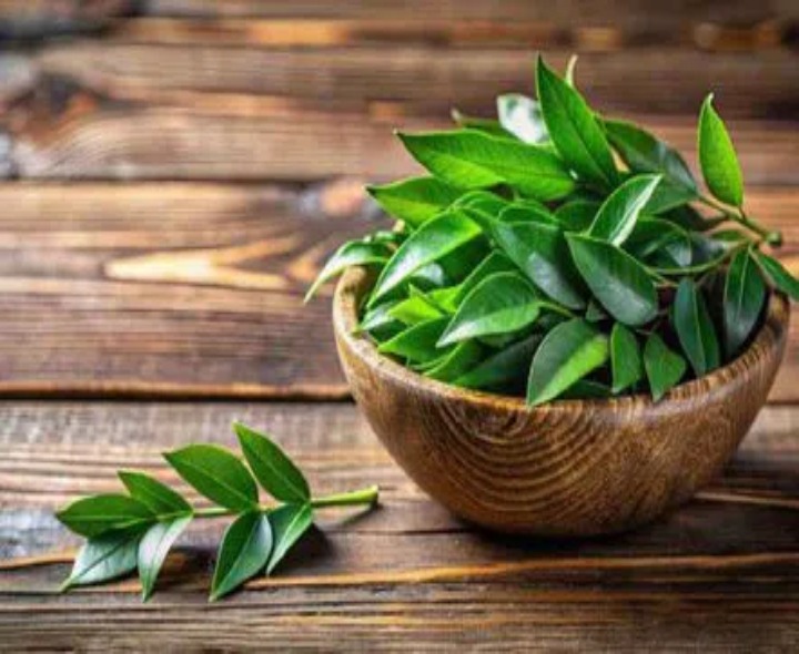 కరివేపాకుతో జుట్టు రాలడానికి చెక్..!