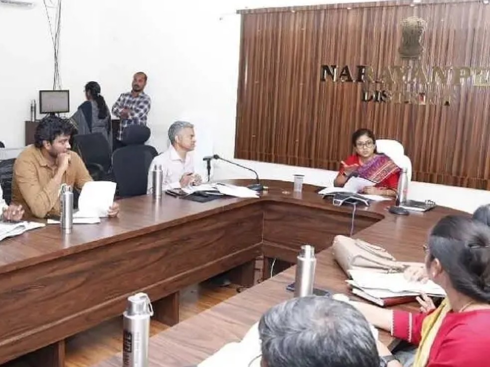 వైద్య ఆరోగ్య శాఖపై సమీక్షించిన కలెక్టర్