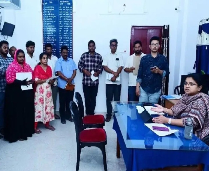 ఏకీకృత కుటుంబ సర్వేను పూర్తి చేయాలి: కలెక్టర్