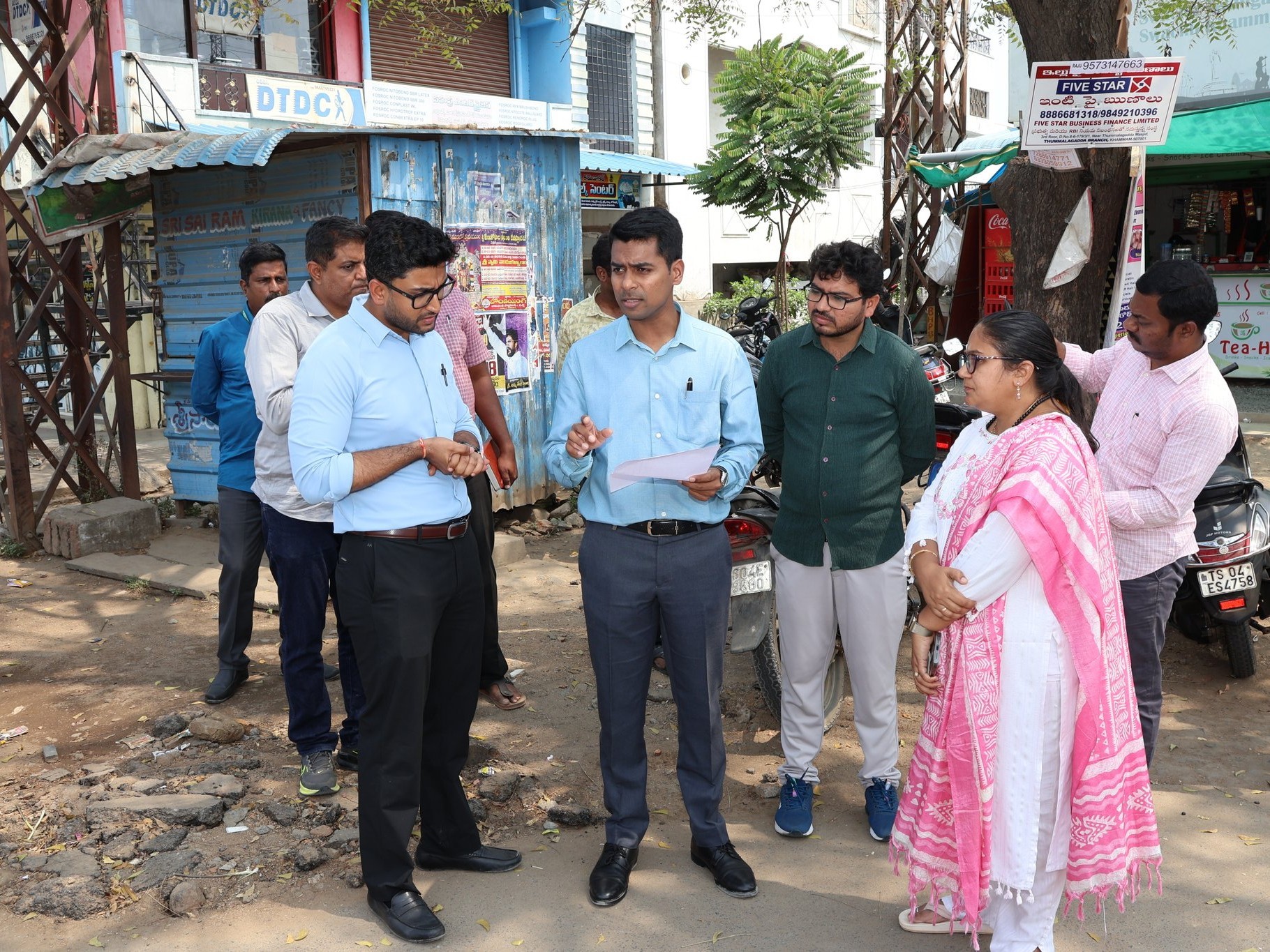 రోడ్డు భద్రతా పనులపై కలెక్టర్ ఆకస్మిక తనిఖీ