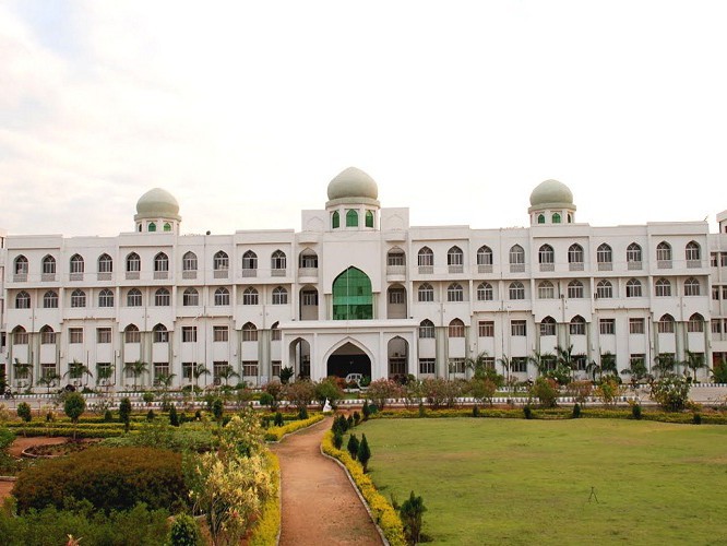 మనూలో దరఖాస్తుల ఆహ్వానం