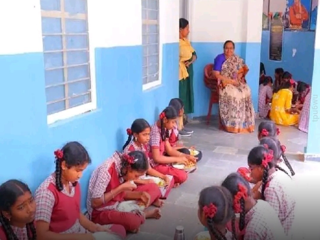 కాలం చెల్లిన పదార్థాలు వాడొద్దు: కలెక్టర్