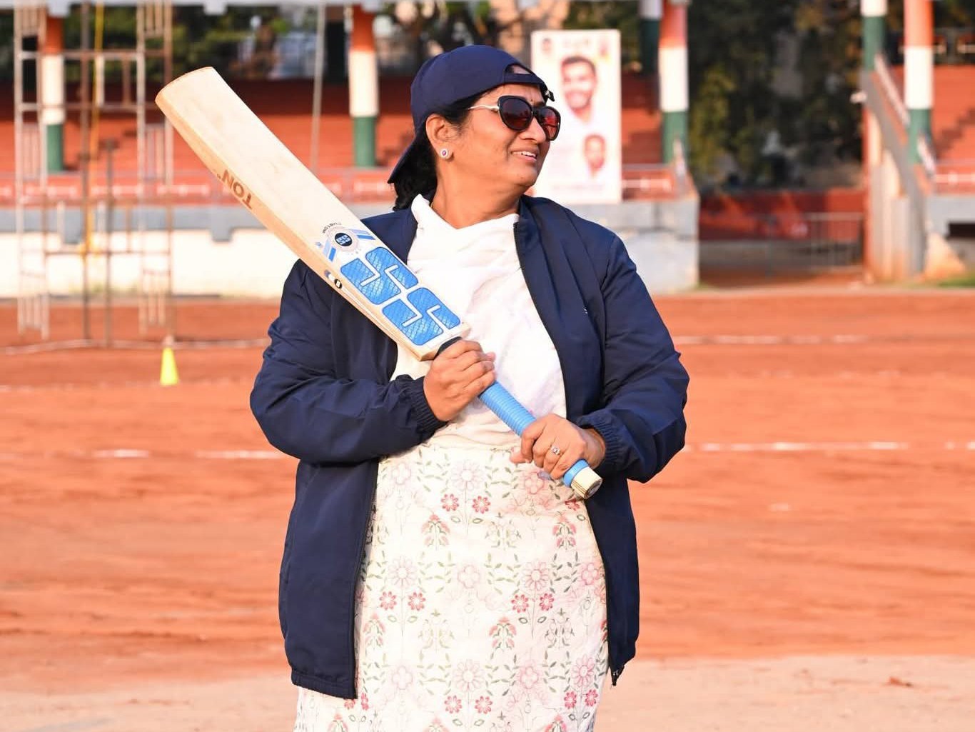 క్రికెట్ బరిలో మంత్రి సవిత