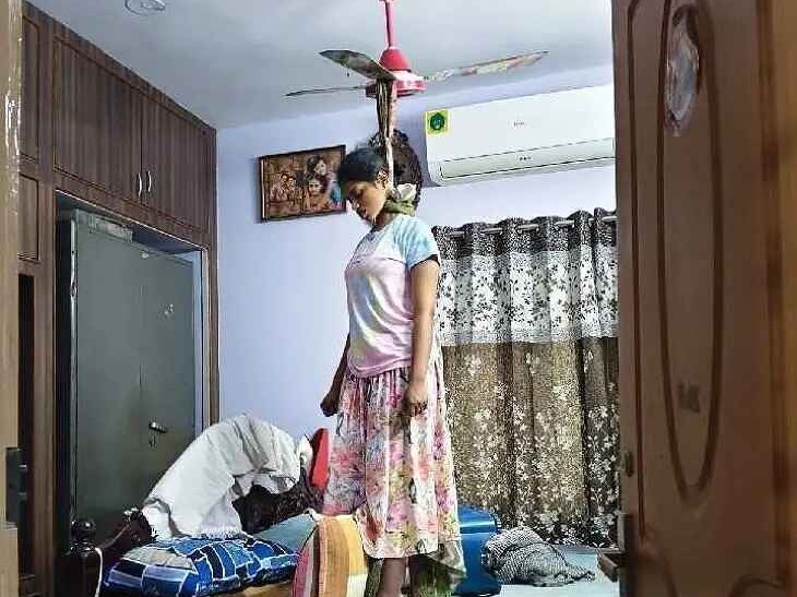 ఉరివేసుకుని విద్యార్థిని ఆత్మహత్య