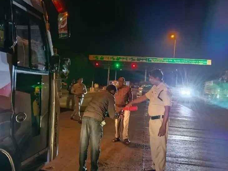 రోడ్డు ప్రమాదాల నివారణకు ‘స్టాప్-వాష్ అండ్ గో’