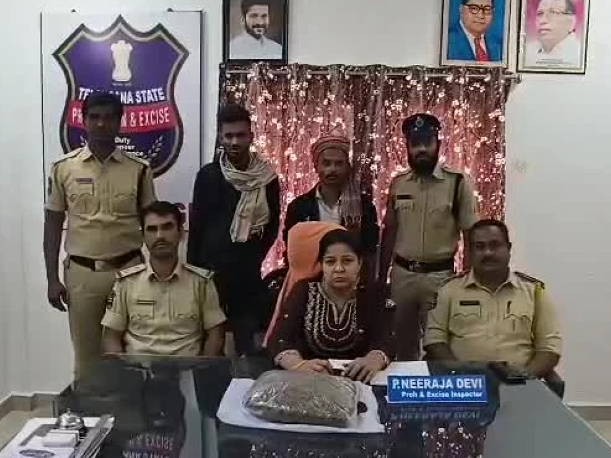 గంజాయి విక్రయిస్తున్న ఇద్దరు యువకుల అరెస్ట్