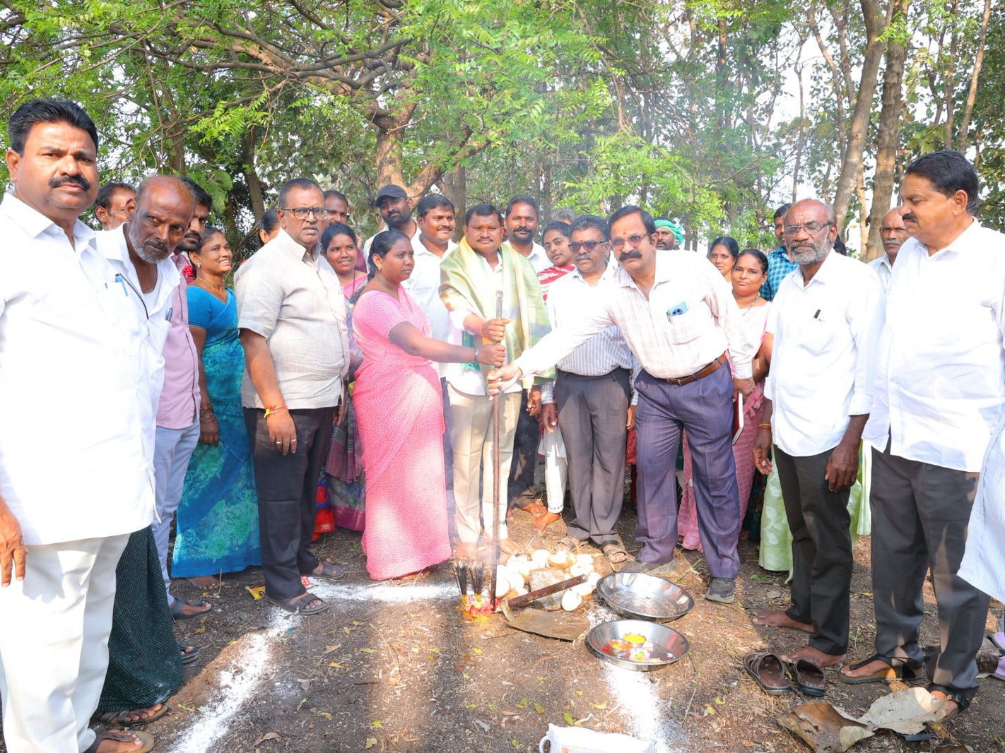 కమ్యూనిటీ భవన నిర్మాణానికి శంకుస్థాపన
