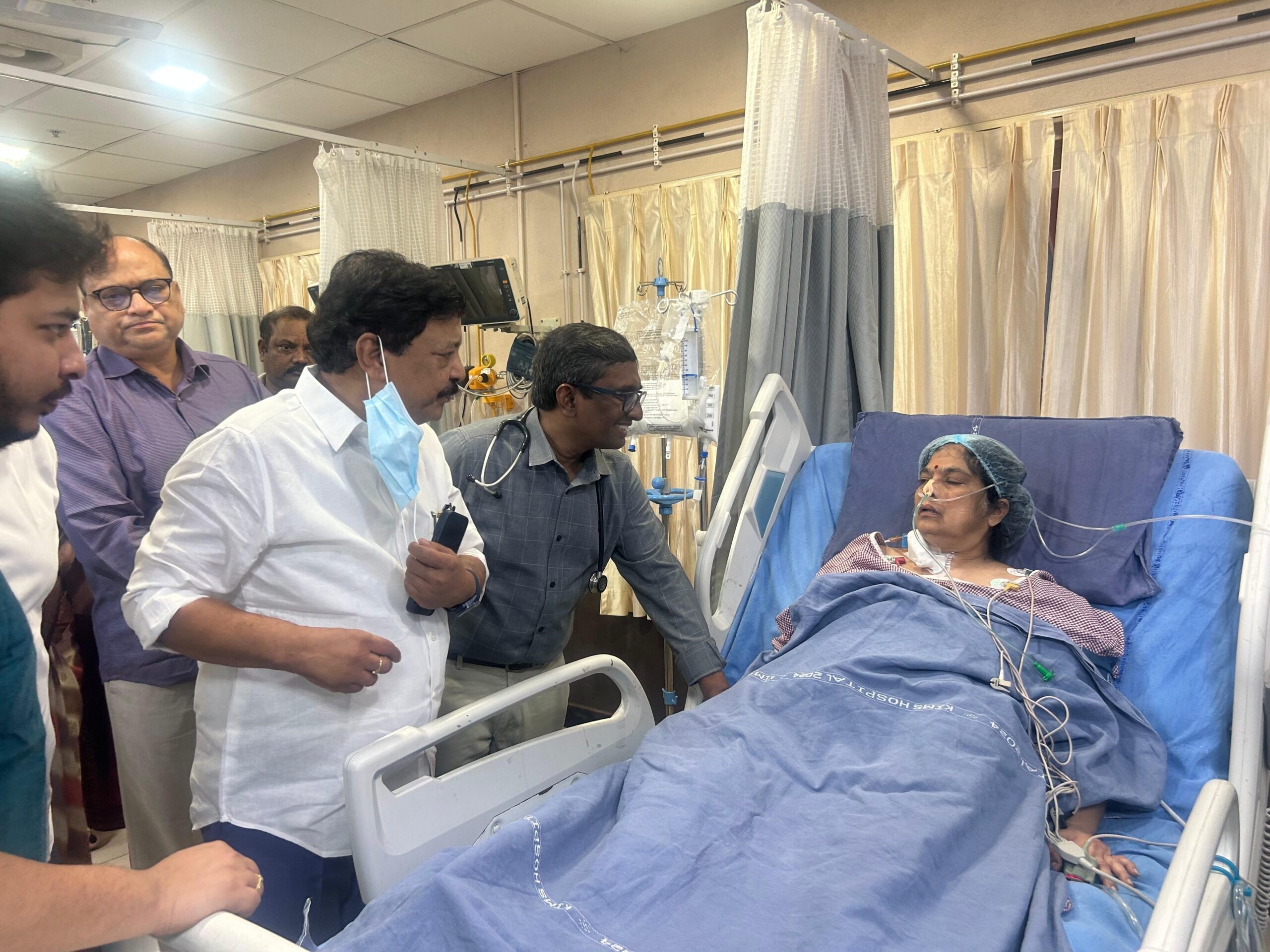 కల్తీ పాల ఘటన బాధితులను పరామర్శించిన మంత్రి