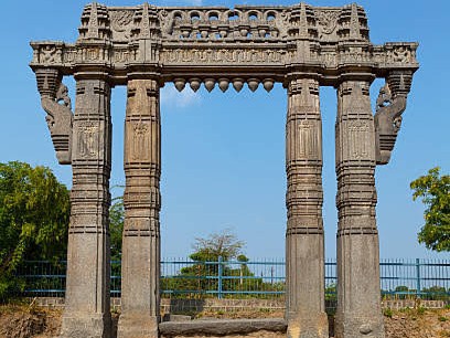 ఒకే జిల్లాలో భార్యాభర్తలు విధులు