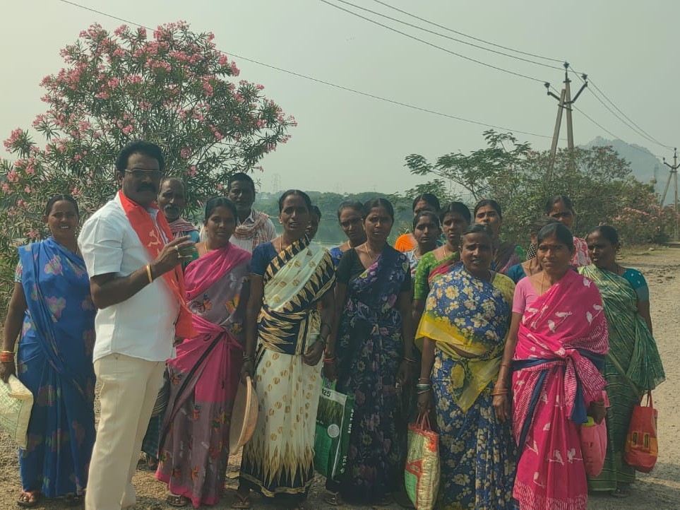 ఉపాధి హామీ పనుల పరిశీలన