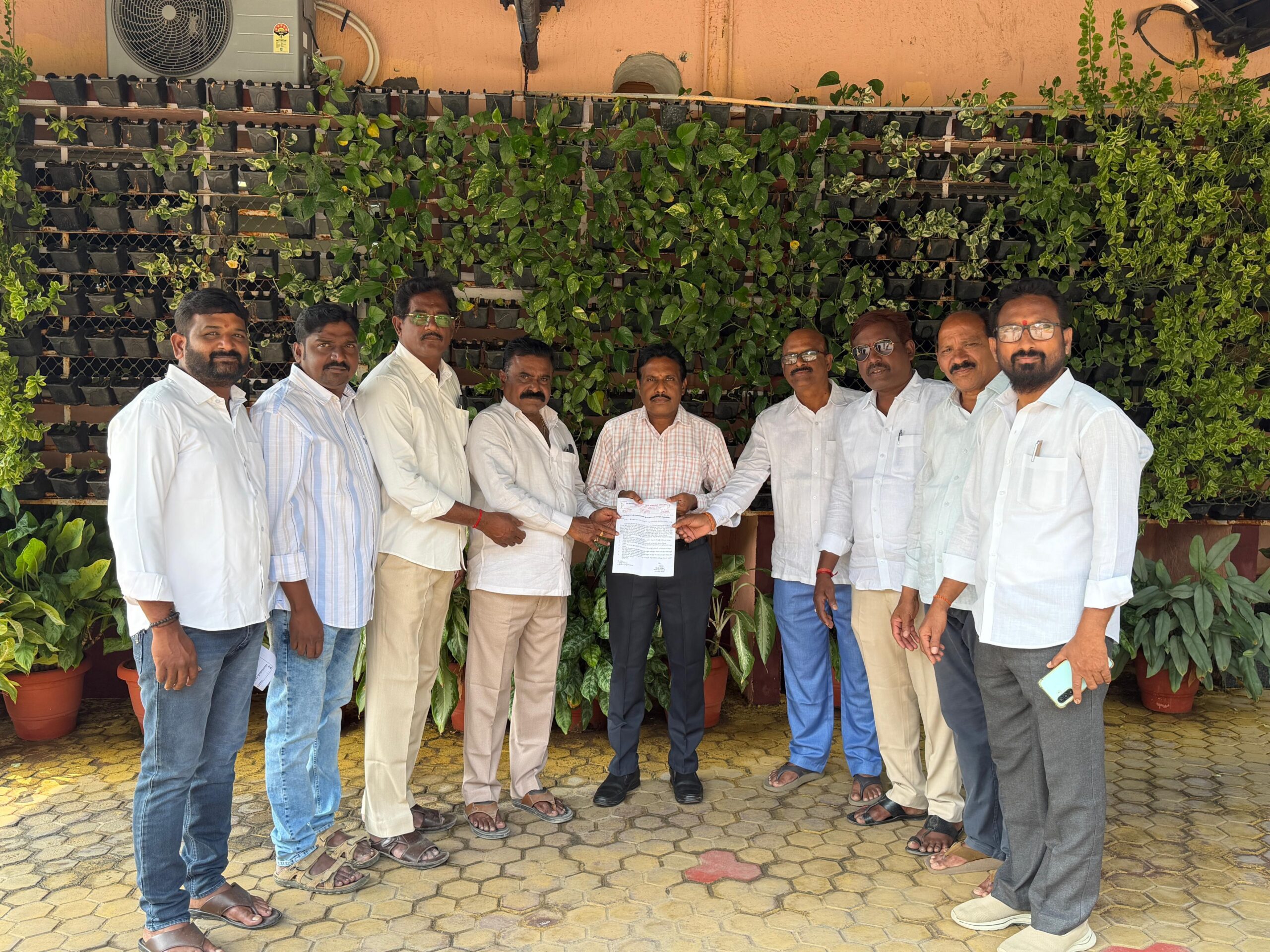 సమస్యలు పరిష్కరించాలని జీఎంకు వినతి