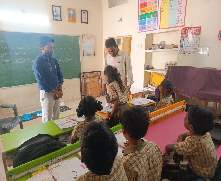 ఎంపీపీ పాఠశాలను సందర్శించిన ఎంఈవో