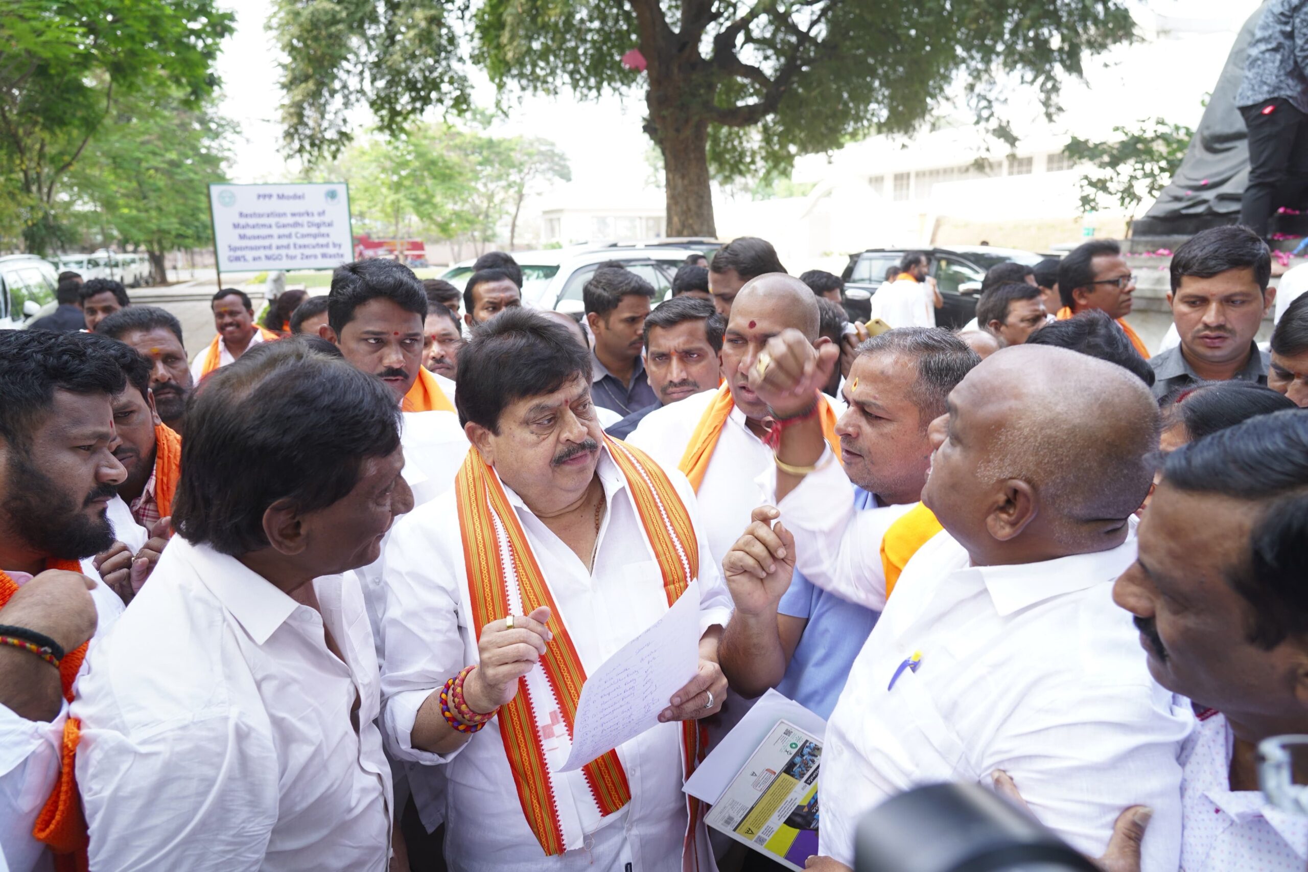 రియల్ ఎస్టేట్ కోసమే మూసీ ప్రాజెక్ట్: బీజేపీ చీఫ్