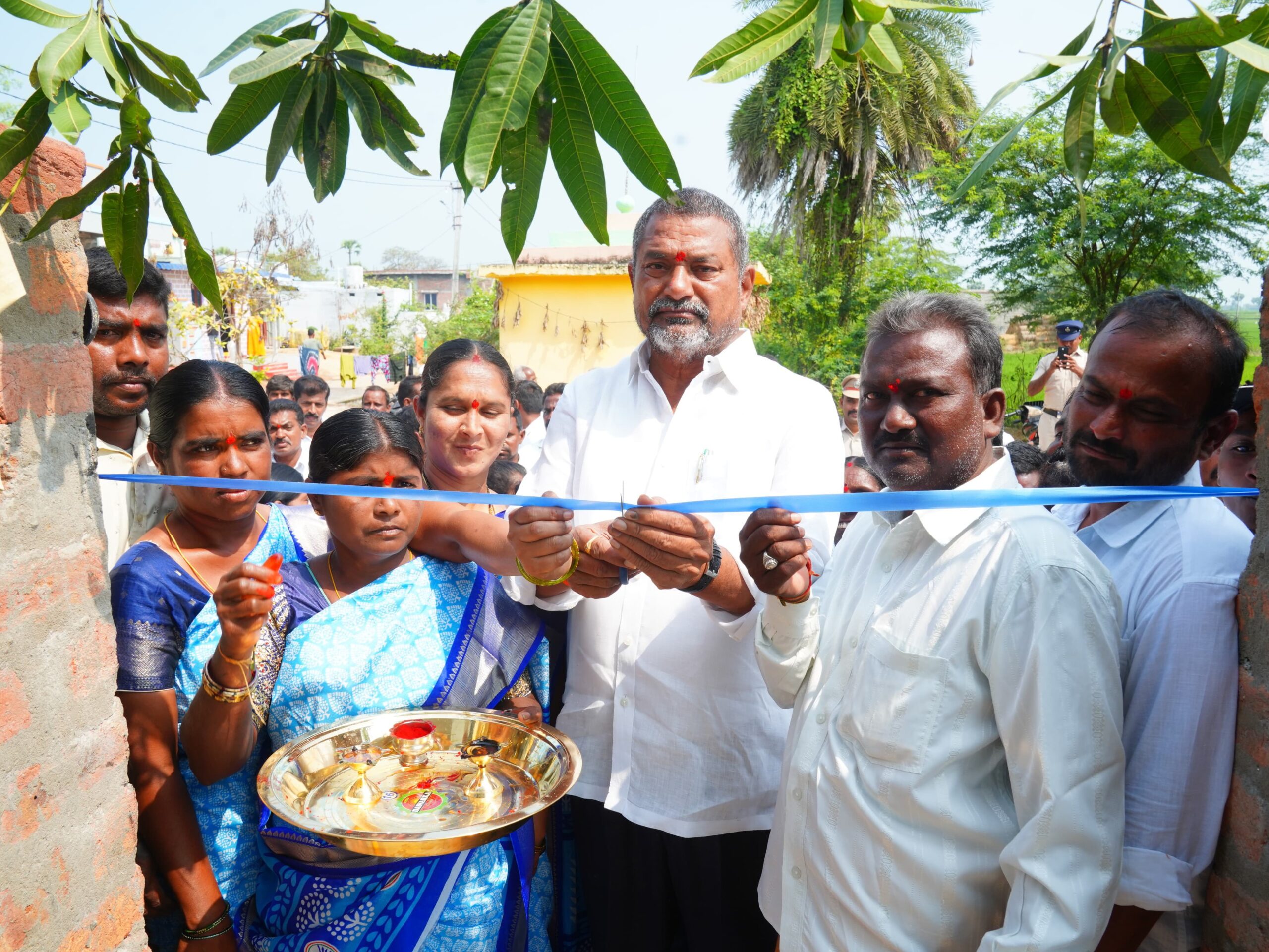 ఇందిరమ్మ ఇళ్ళు, సీసీ రోడ్డు ప్రారంభించిన ఎమ్మెల్యే BLR