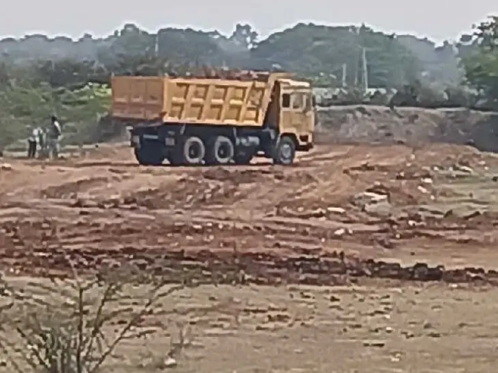 మనోహరాబాద్‌లో యథేచ్ఛగా మట్టి రవాణా.. !