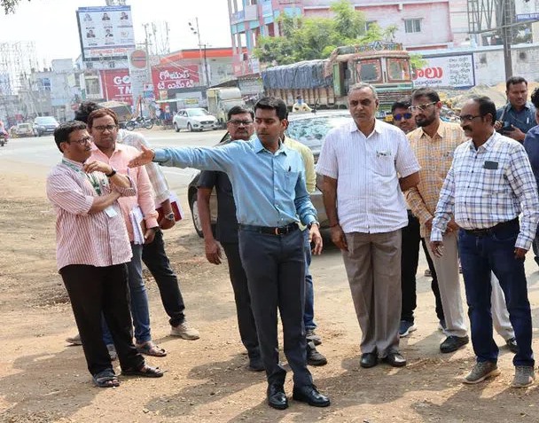 కోర్టు ఆదేశానుసారమే భూమిని కాపాడాం: కలెక్టర్