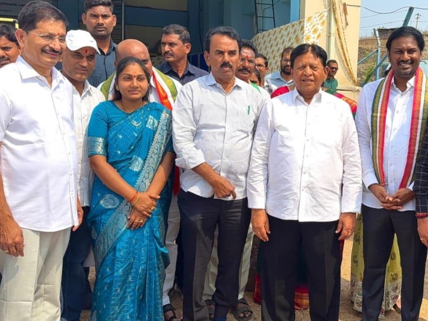 సమిష్టి నిర్ణయాలతోనే ముందుకు వెళ్లాలి: జూపల్లి