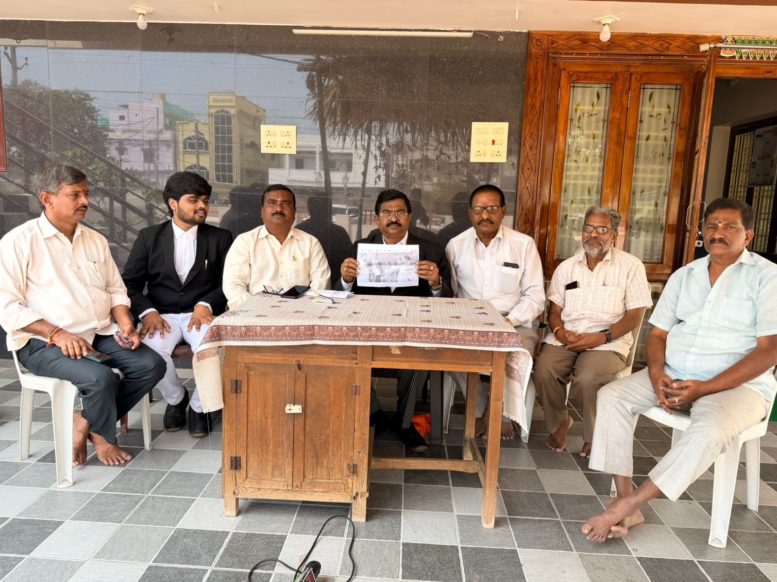 ‘కౌన్సిల్‌పై కలెక్టర్ చర్యలు తీసుకోవాలి’