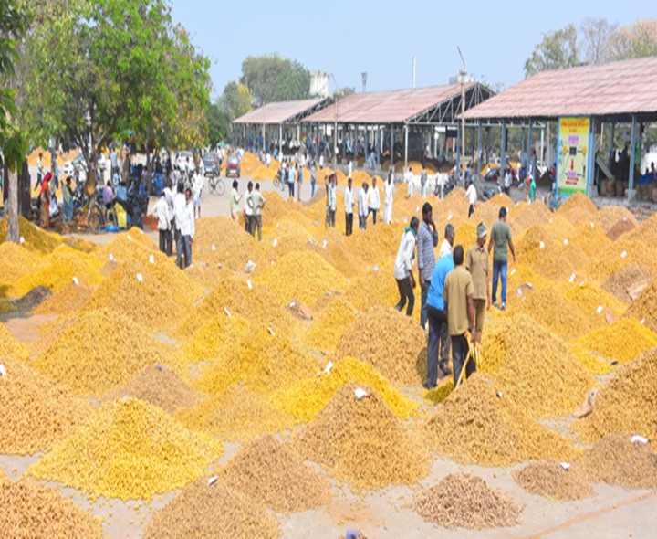 పసుపు రైతుల ఆగ్రహం.. ఆందోళన