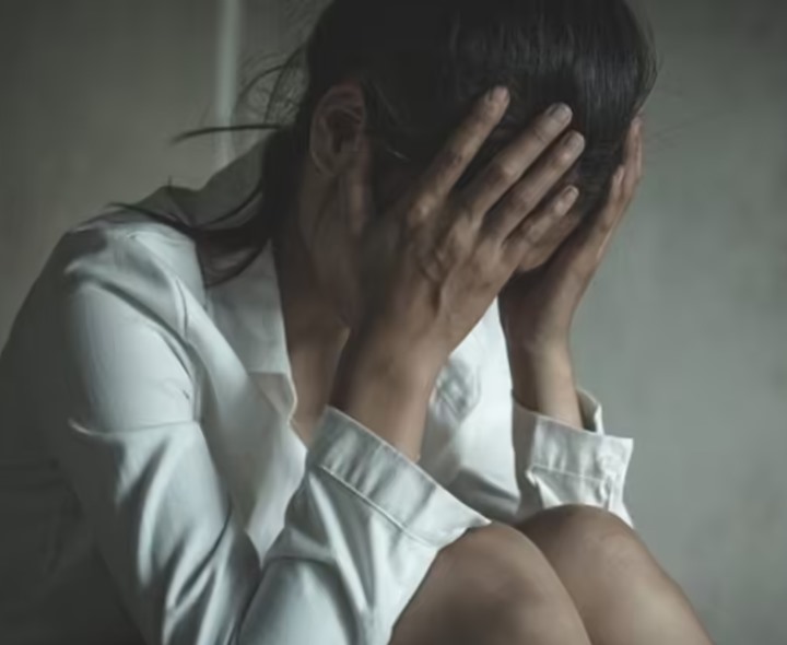 కోరిక తీర్చాలని పిన్నిపై అత్యాచారయత్నం