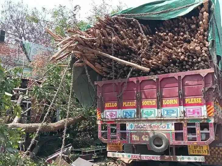 అదుపుతప్పిన లారీ