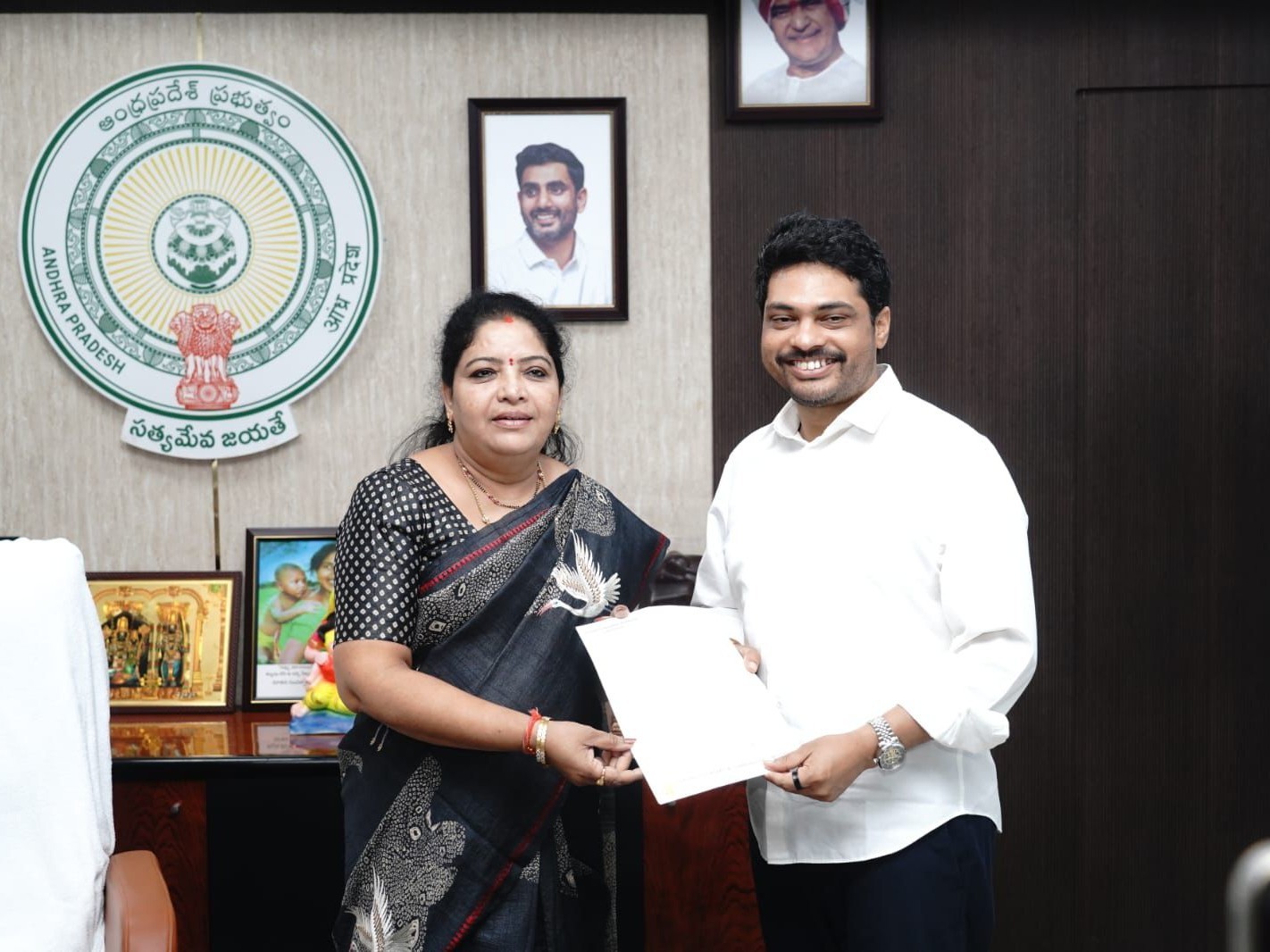 జీసీసీలో సిబ్బంది కొరతపై మంత్రికి వినతి